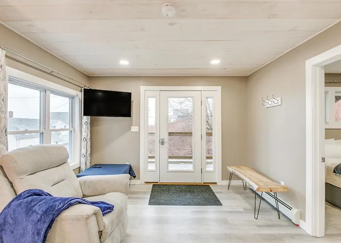 Cozy Maine Getaway Covered Deck, Walk To Beach!