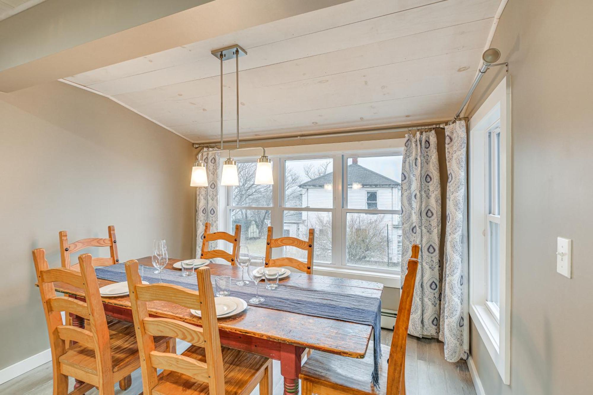 Cozy Maine Getaway Covered Deck, Walk To Beach! Appartement
